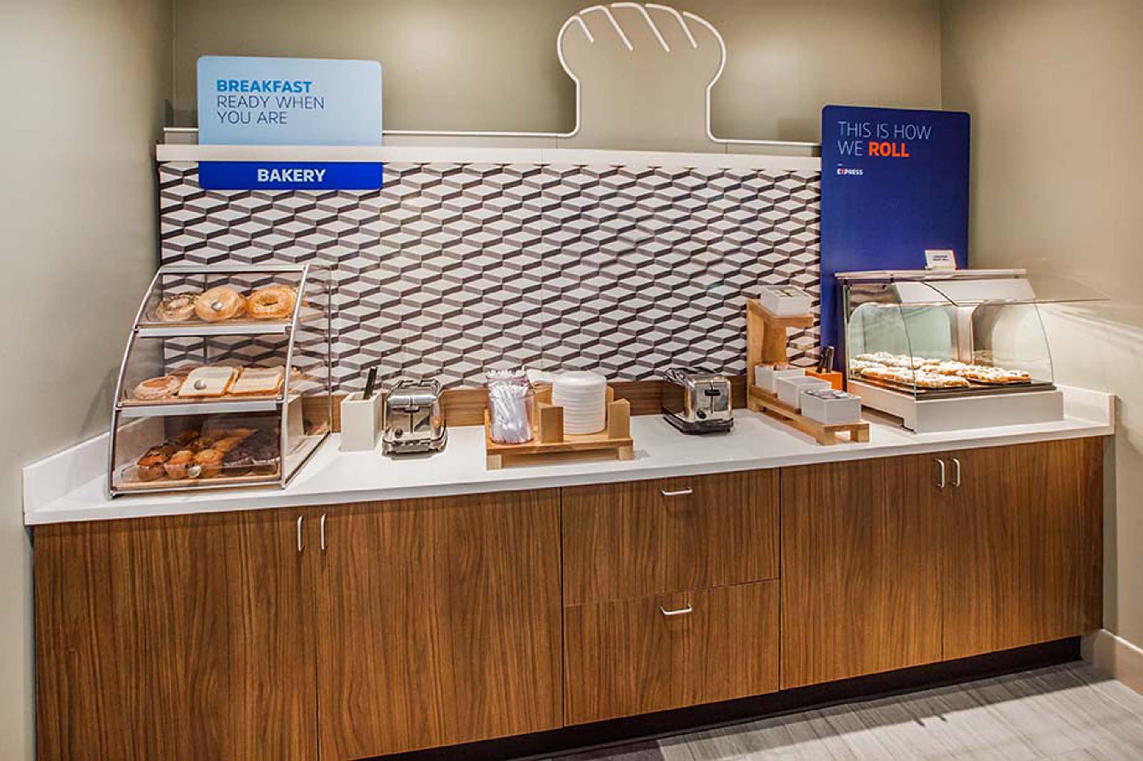 Holiday Inn Express Hotel & Suites Raleigh North - Wake Forest By Ihg Dış mekan fotoğraf